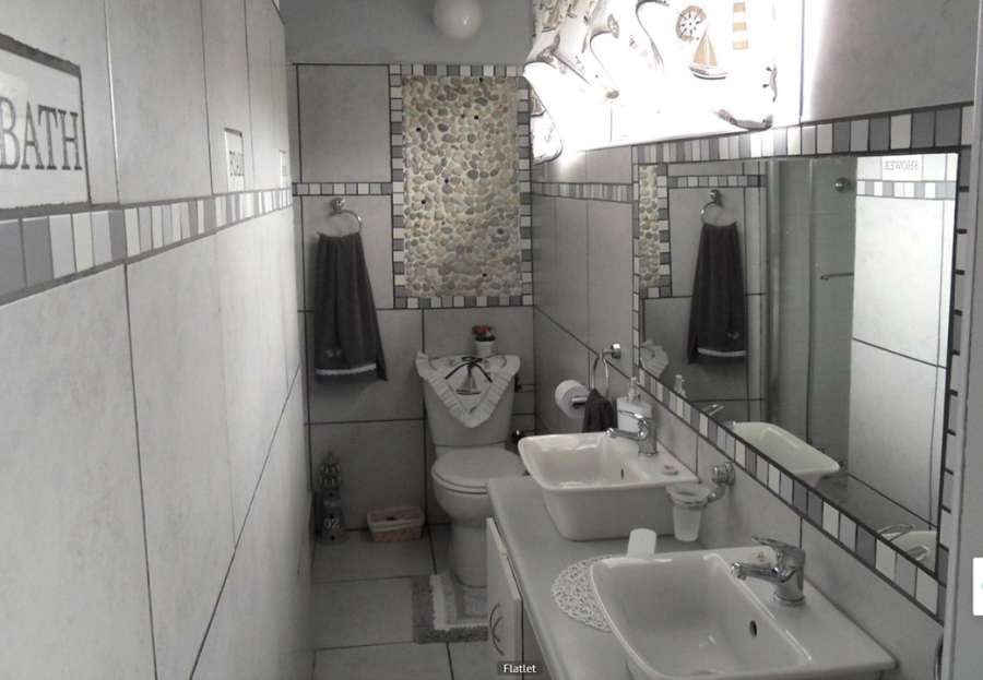  Bedroom Property for Sale in Kleinbaai Western Cape